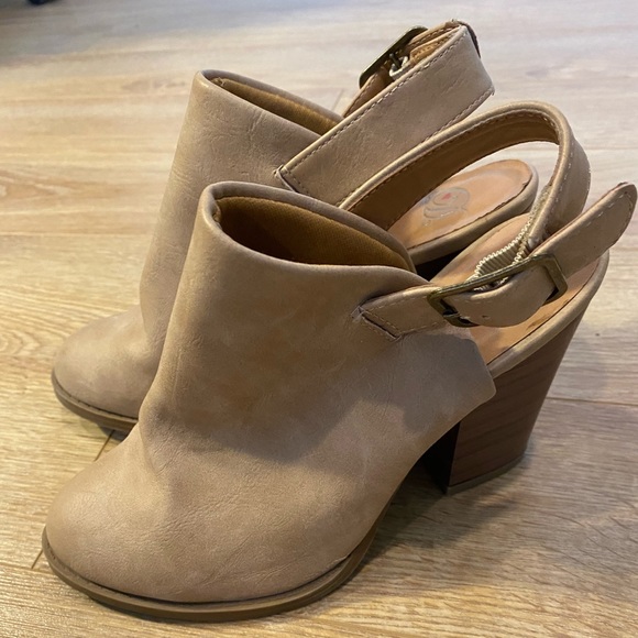 Beige Heels - Picture 4 of 6